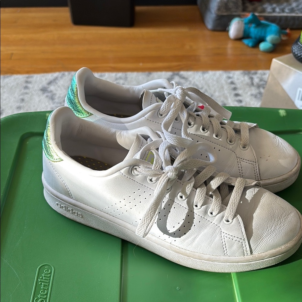 Adidas White and Green Sneakers 🌸bundle and save!!